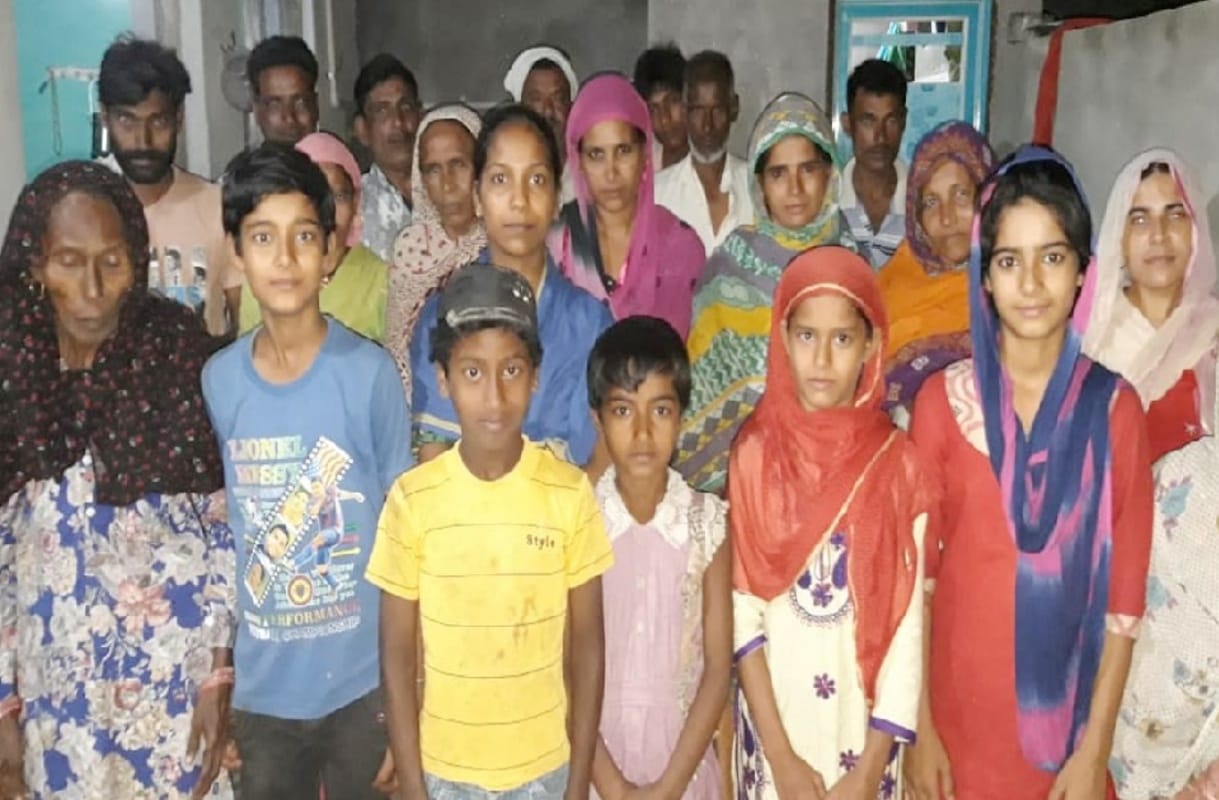Muzaffarnagar riots victims sevral family return to home between Hindu-Muslim unity