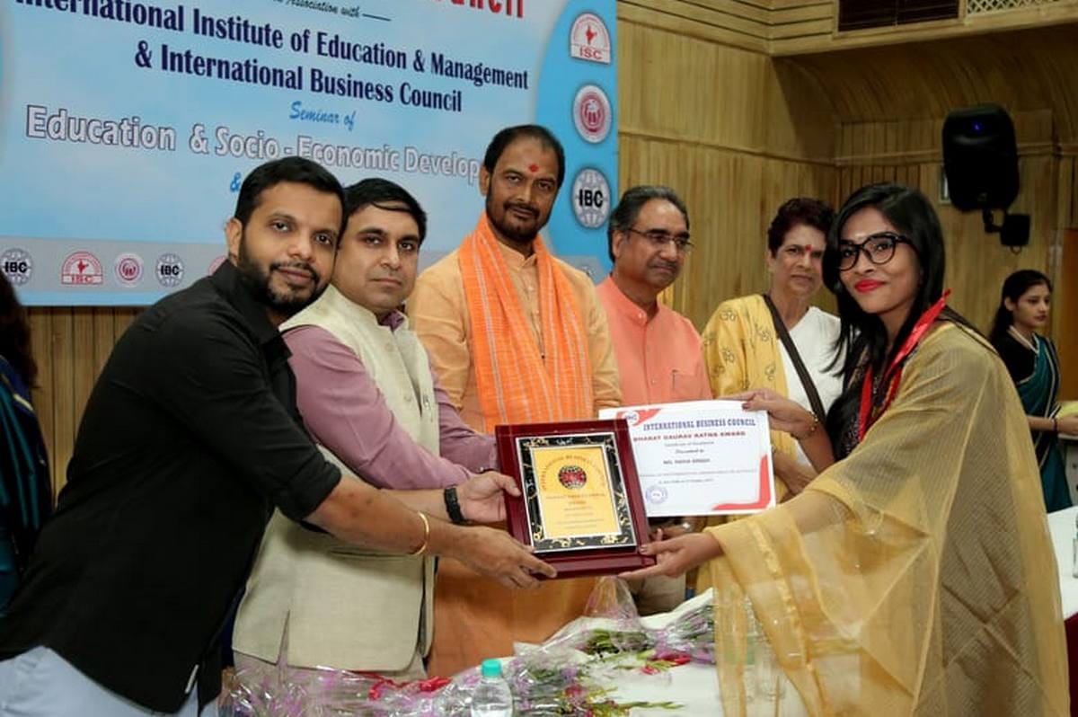 Varanasi daughter got bharat gaurav ratna samman