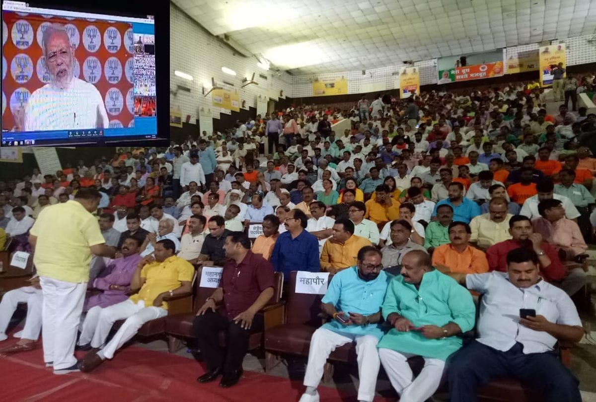 Prime Minister Narendra Modi's direct conversation with Agra BJP workers from video conferencing