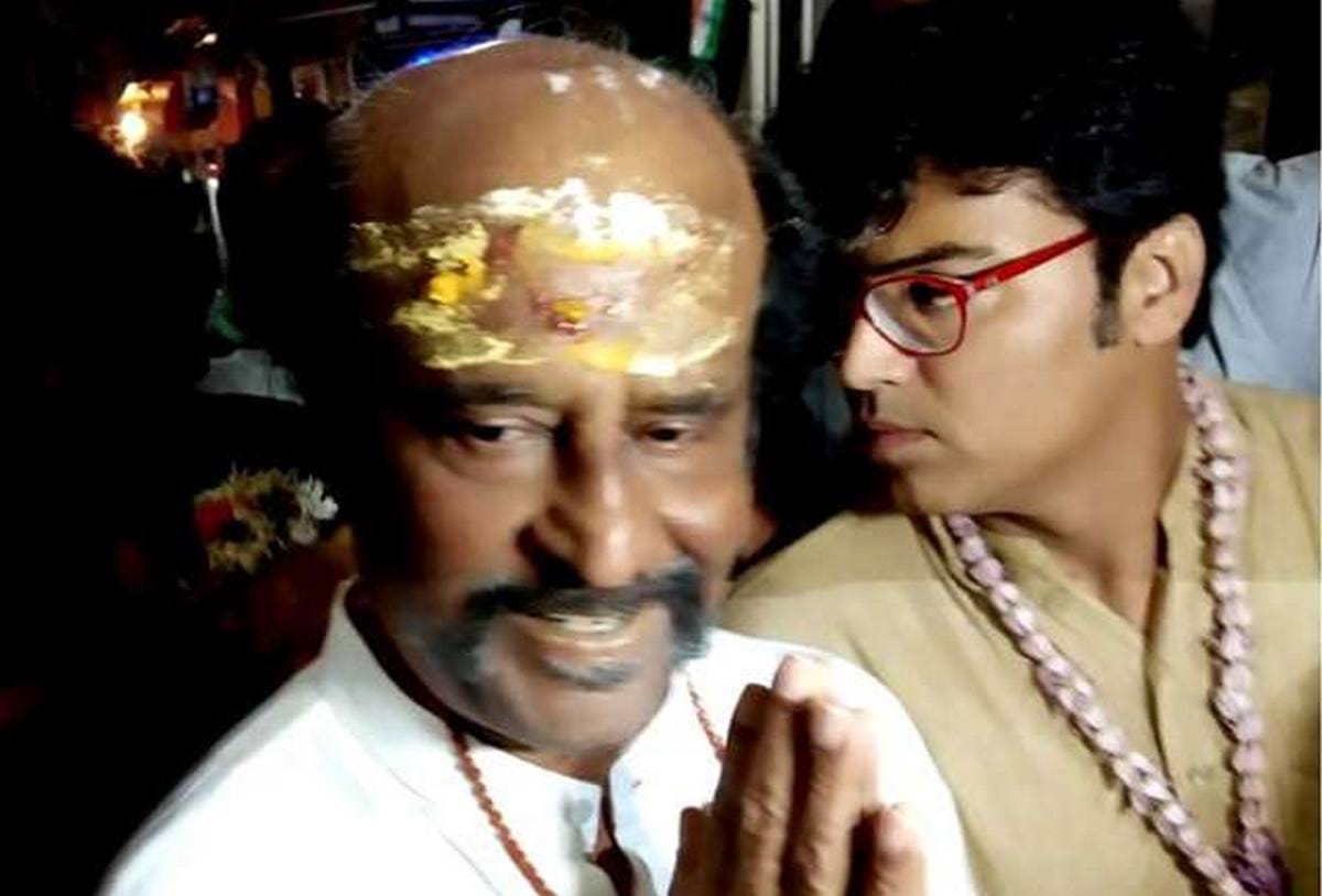 Rajnikanth worship in kashi vishwanath temple at varanasi
