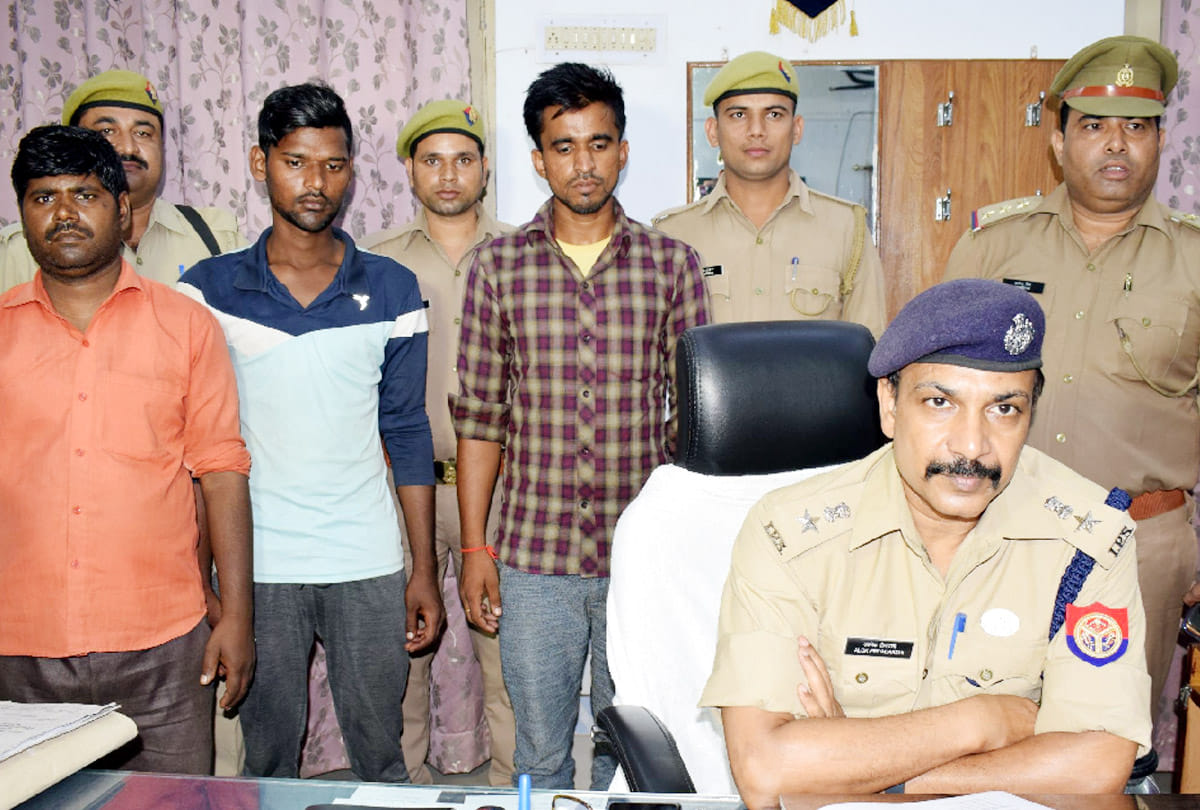 Misbehave with Beauty parlor operator in hardoi