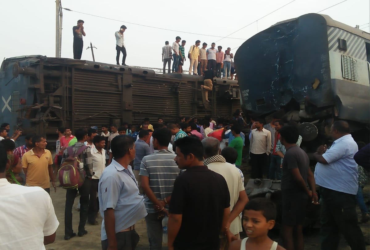 Big train accident in Raebareli of uttar pradesh