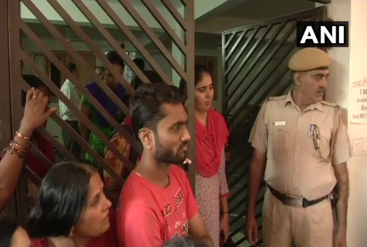 vasant kunj triple murder: house help woman was first to enter house after incident