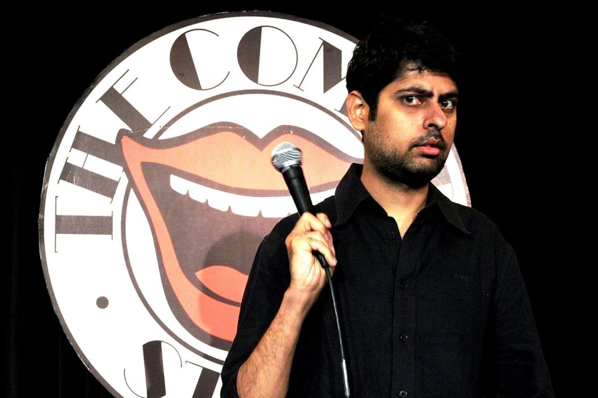 A girl asked writer Varun Grover 'Why won't you show the paper, is there a thief in your mind'
