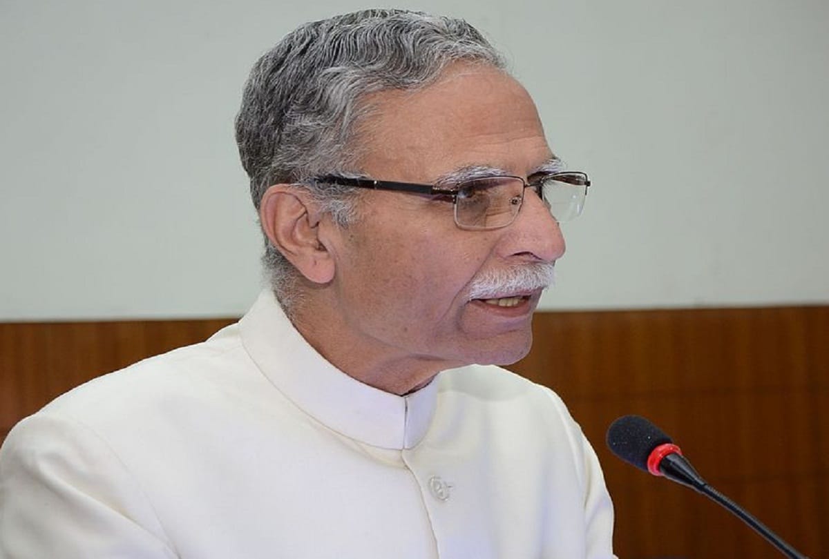ex vc book of amu claims that in 2002 roits state administration was failed