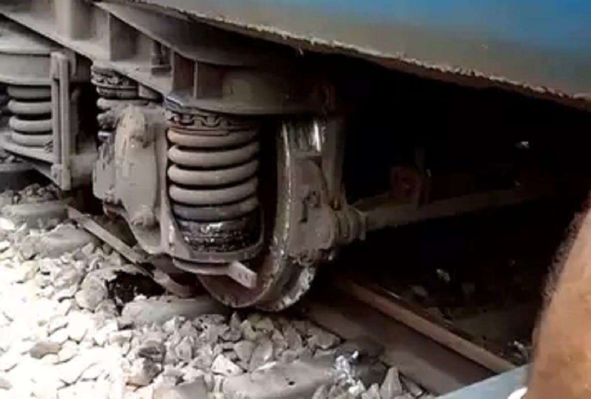 BAGH EXPRESS DERAILED IN GORAKHPUR, NO CASUALTY REPORTED TILL NOW