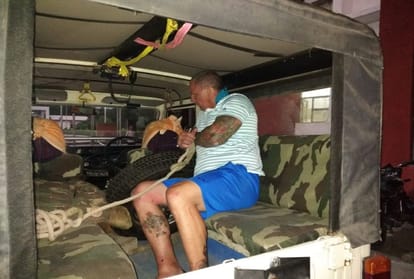 American beaten girlfriend and knife show to police