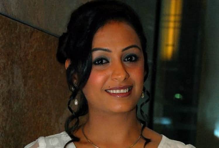 Television actress Ashita Dhawan supports Alok Nath