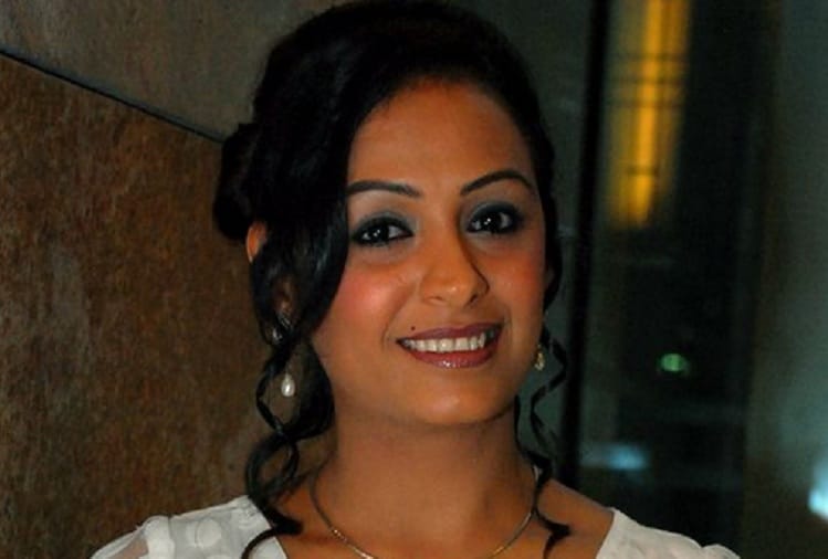 Television actress Ashita Dhawan supports Alok Nath