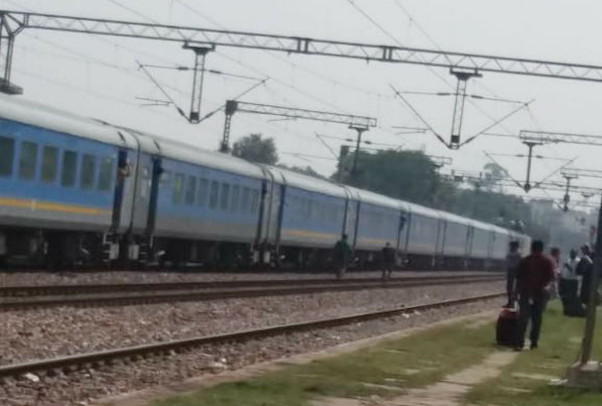 pento broken of gatiman express in agra