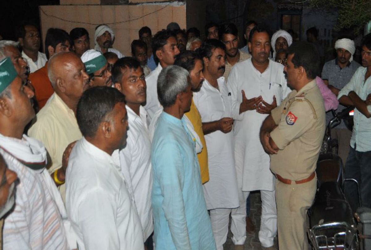 clashes between police and farmers in agra