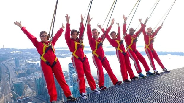 want canadian citizenship then climb on top n give best pose