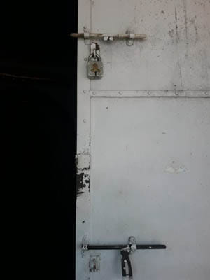 theft in mandirr