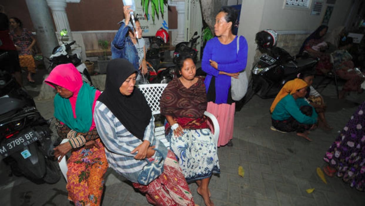Strong earthquakes struck papua new guinea and bali, now tsunami threat