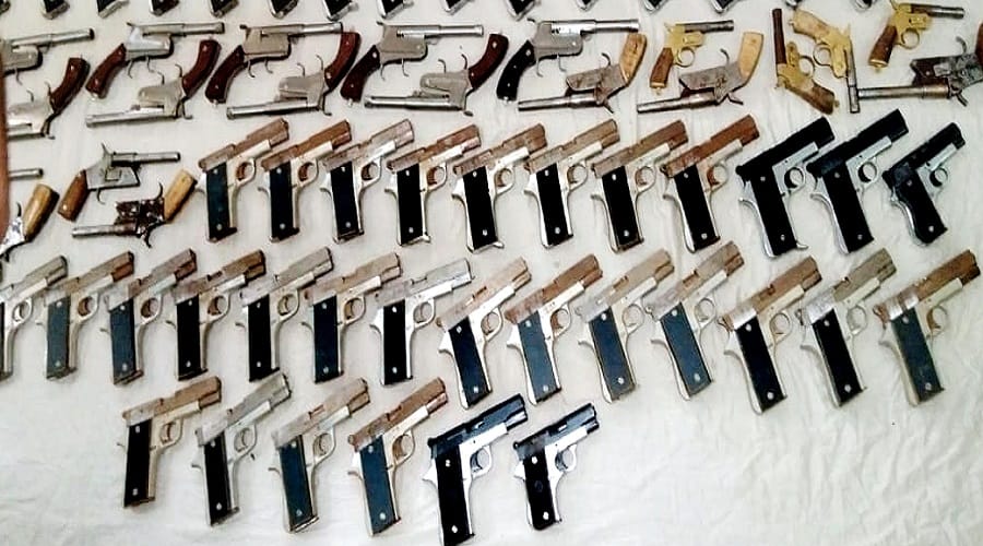 UP police not arrested of Gangsters accused and selling of pistol in meerut