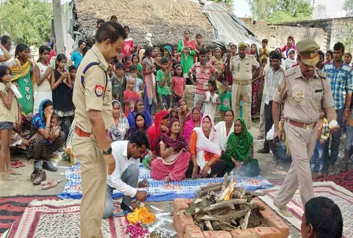 took a unique oath 600 people on the initiative of SP at Hardoi