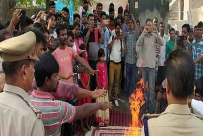 took a unique oath 600 people on the initiative of SP at Hardoi
