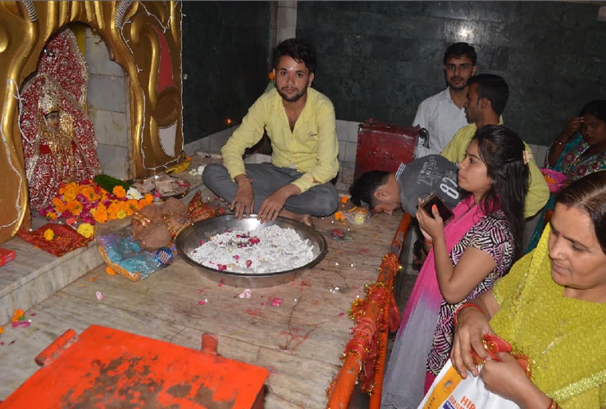 maa mansa devi mandir in meerut and all the wishes in the temple are fulfille