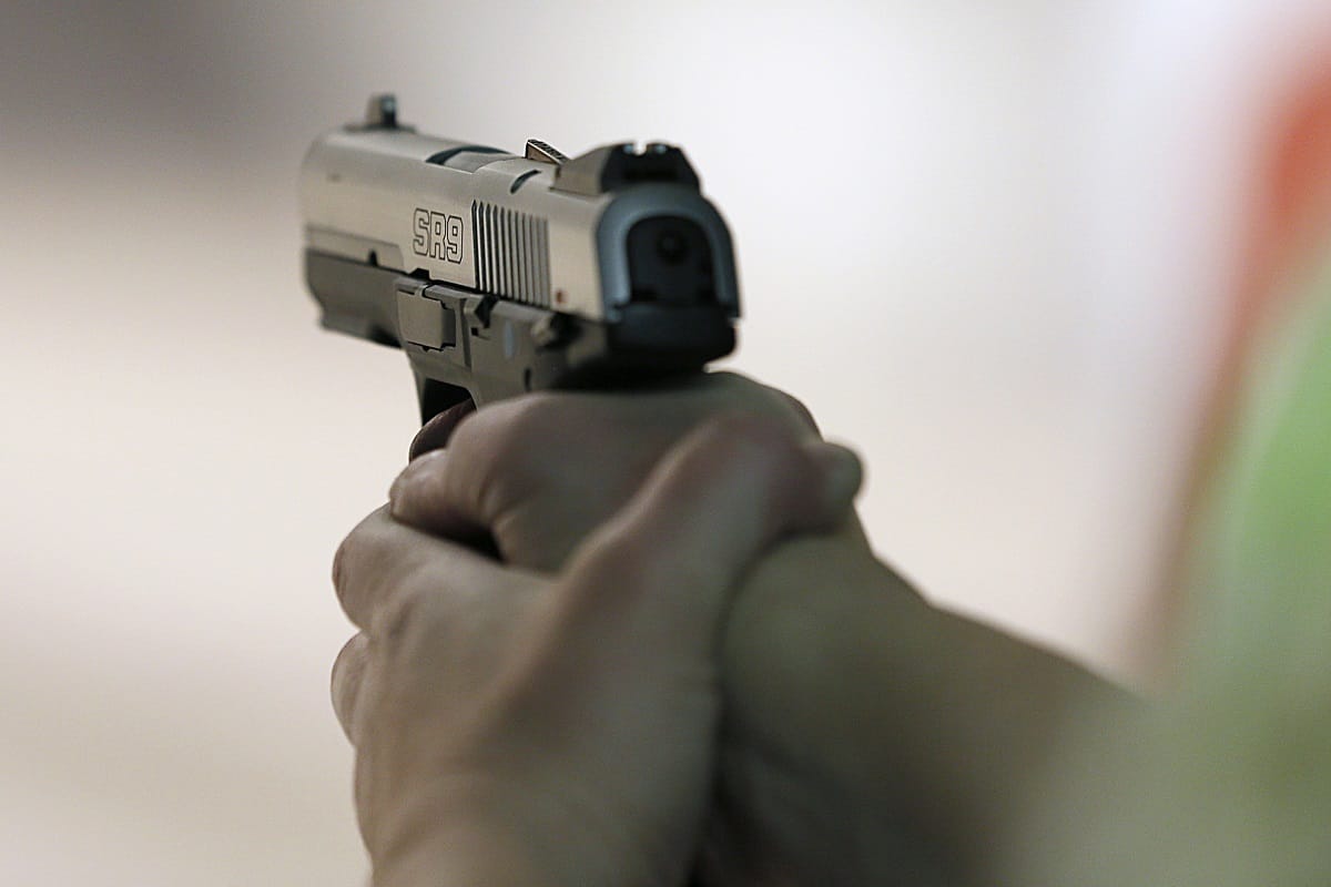 tamilnadu Cop shot fired his girlfriend then shot himself
