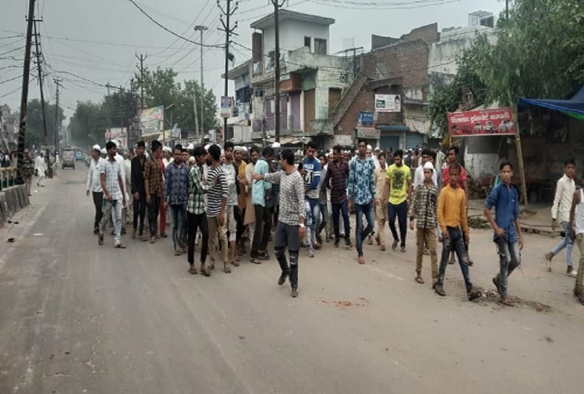 Attacked on muzaffarnagar police and five policemen injured