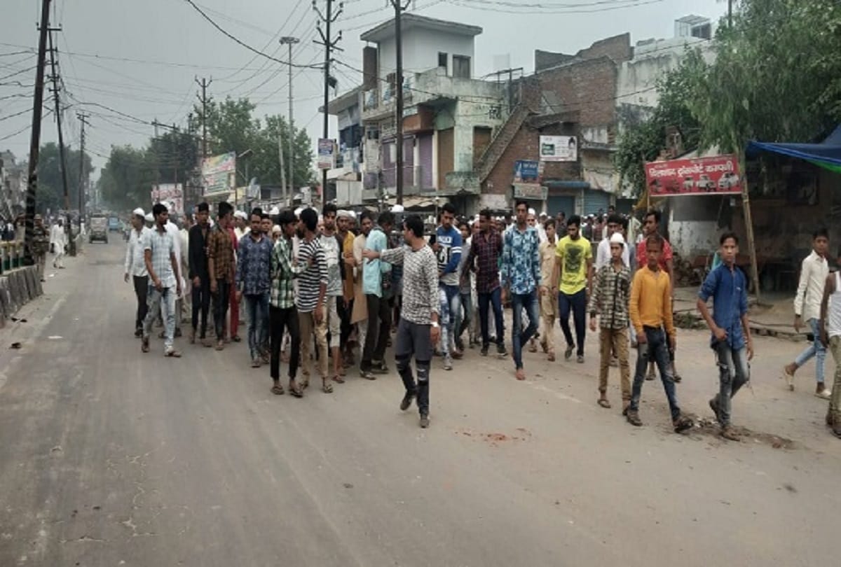 Attacked on muzaffarnagar police and five policemen injured