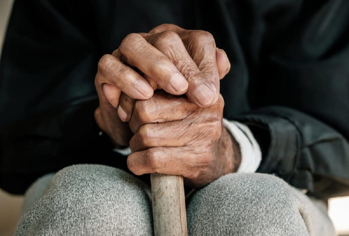 coronavirus Lockdown in Uttarakhand Latest News : old man return home after 60 years, family closed door