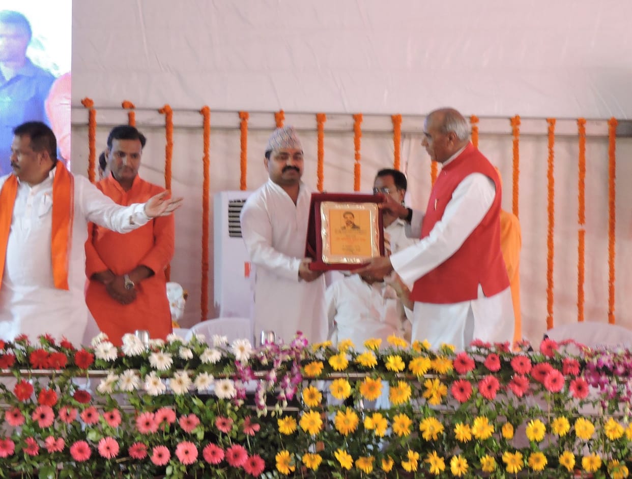 भारत में स्मृति चिह्न लेकर विवादों में घिरे नेपाली सांसद