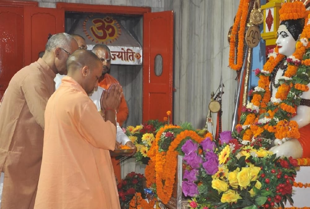 this is how yogi adityanath used to worship in navratra.