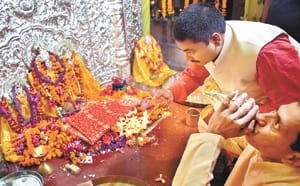 Darshan comes from the Goddess, praises Ganesha