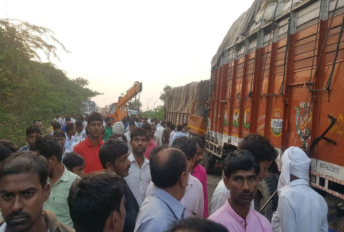 driver died, three others injured in trucks collided on GT road