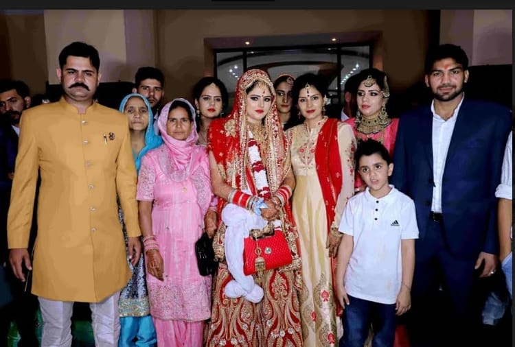 gold nmedalist boxer manoj kumar married Neha in kaithal