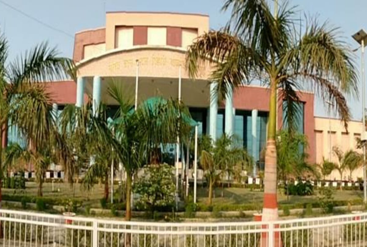 Students can apply from common service centre also