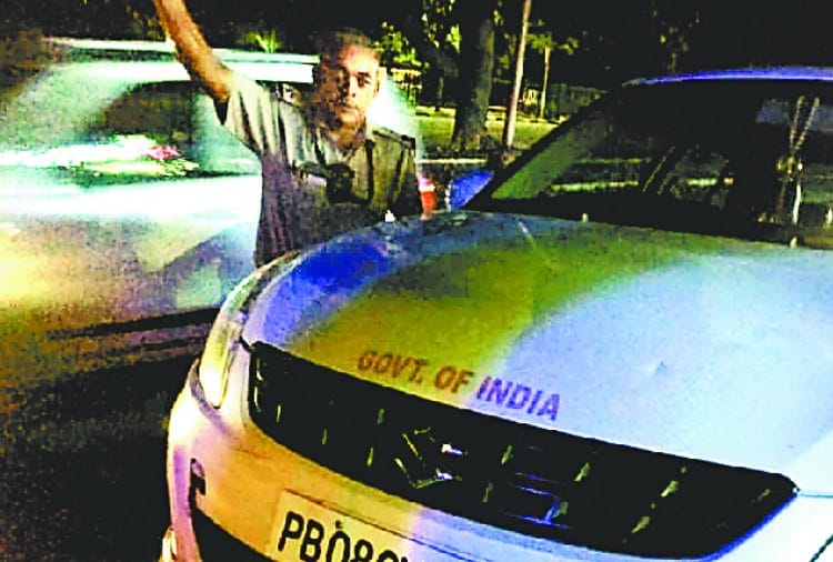 Chandigarh Traffic Police Pick Up Lady Car from No Parking