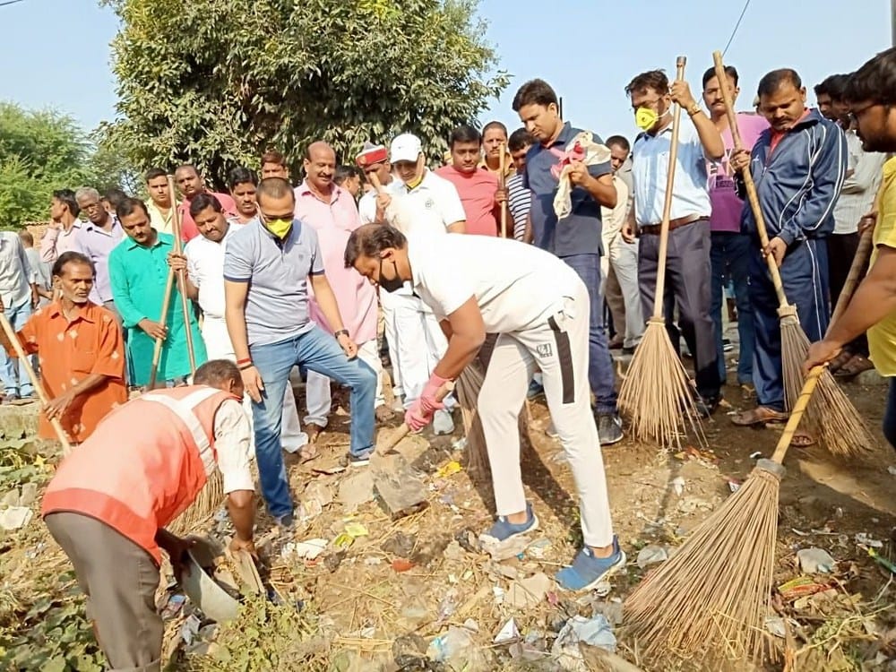 comissoner participated in sweeping
