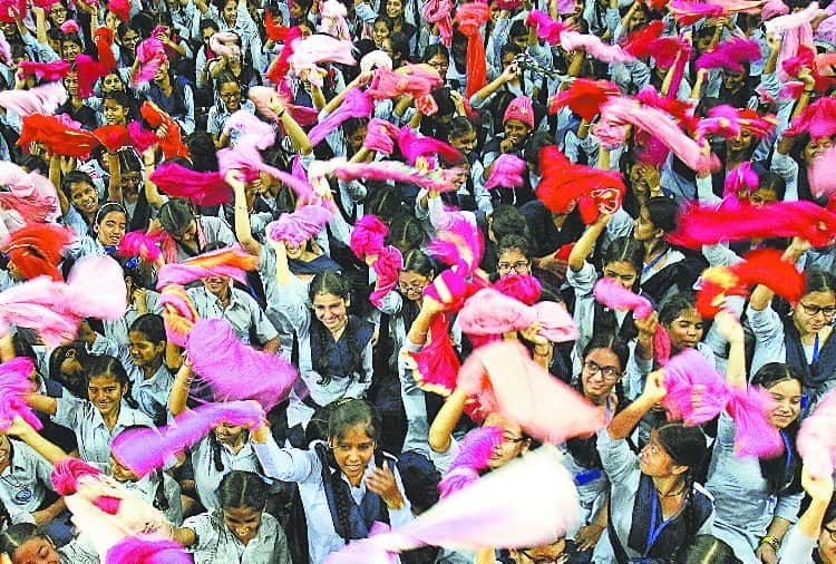 International Girl Child Day Celebration by 2000 Girls by Wearing Pink Turbon