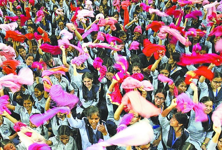International Girl Child Day Celebration by 2000 Girls by Wearing Pink Turbon