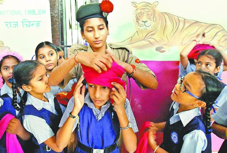 International Girl Child Day Celebration by 2000 Girls by Wearing Pink Turbon