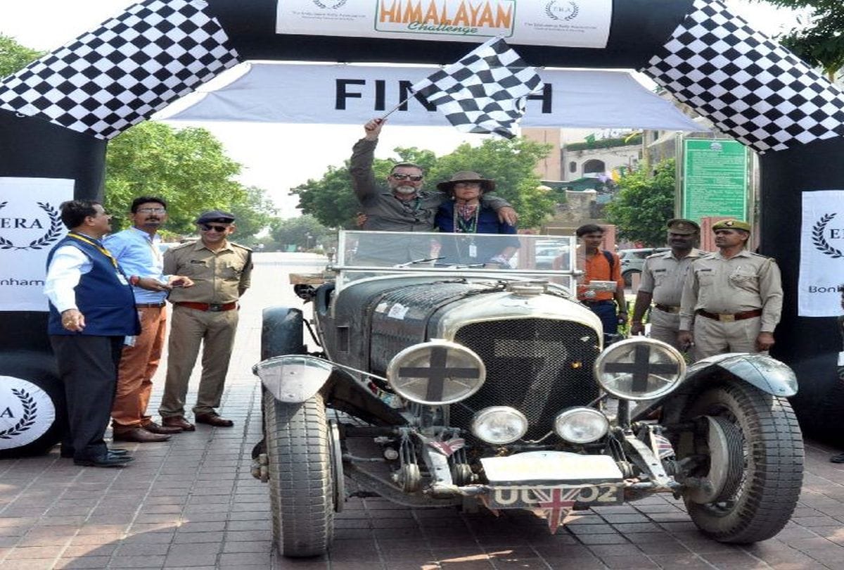 Vintage car looked beautiful in Himalayan Challenge Car Rally