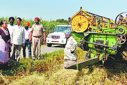 Farmers protest outside of DC office in Sangrur
