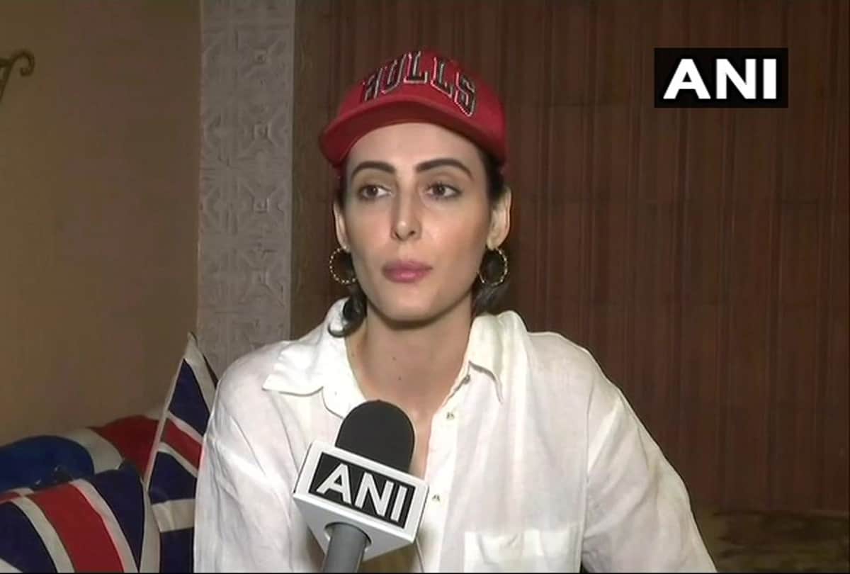 Mandana Karimi Quits Instagram After Getting Trolled For Her Bold Photos