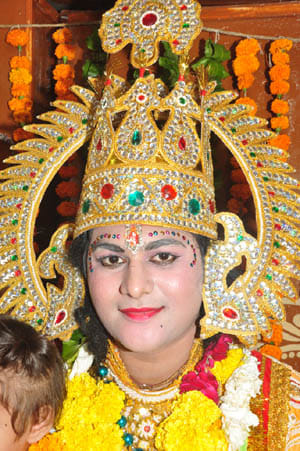 janki ne ram ko pehnai brmala