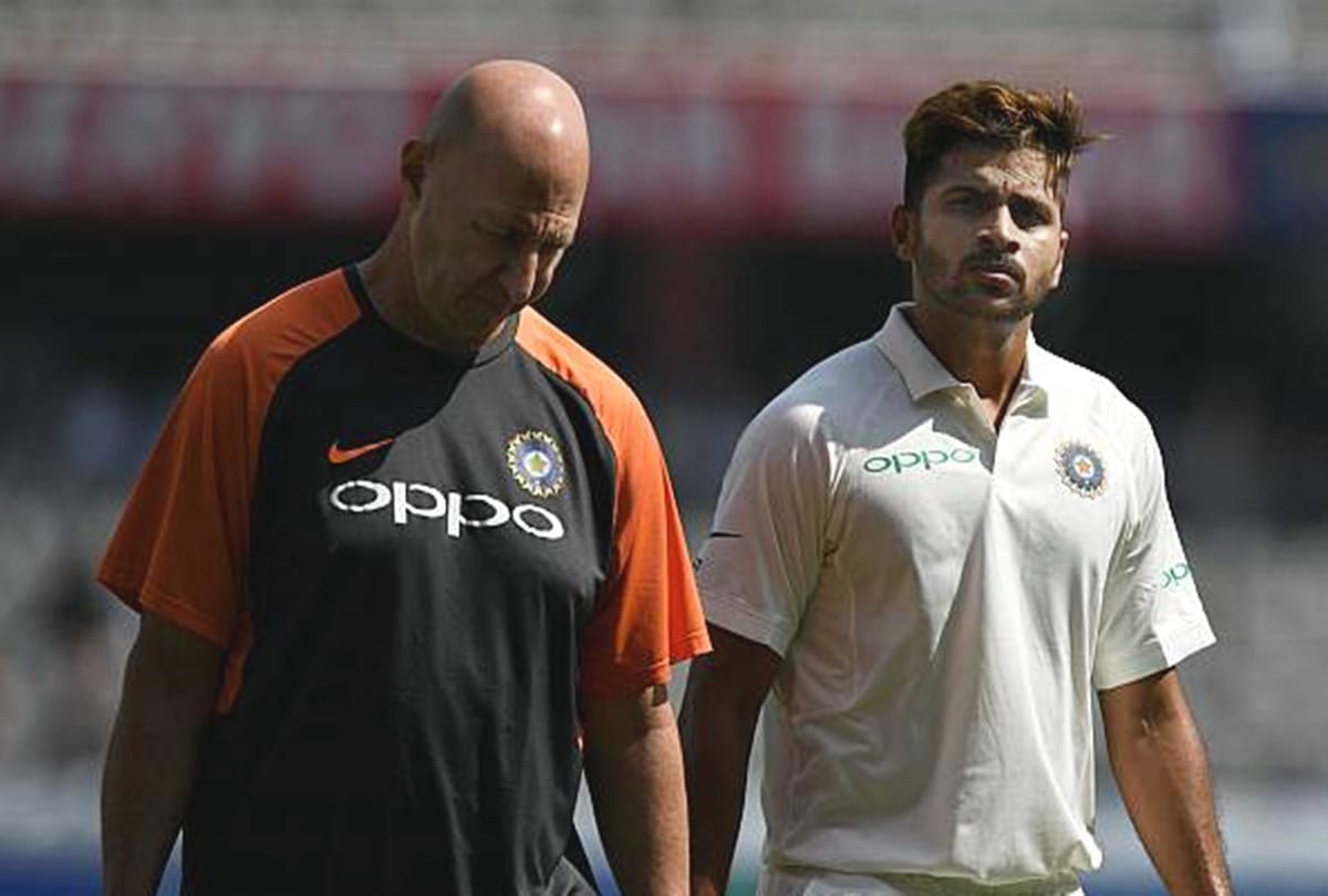 Debutant Shardul Thakur forces to off the field because his Groin strain