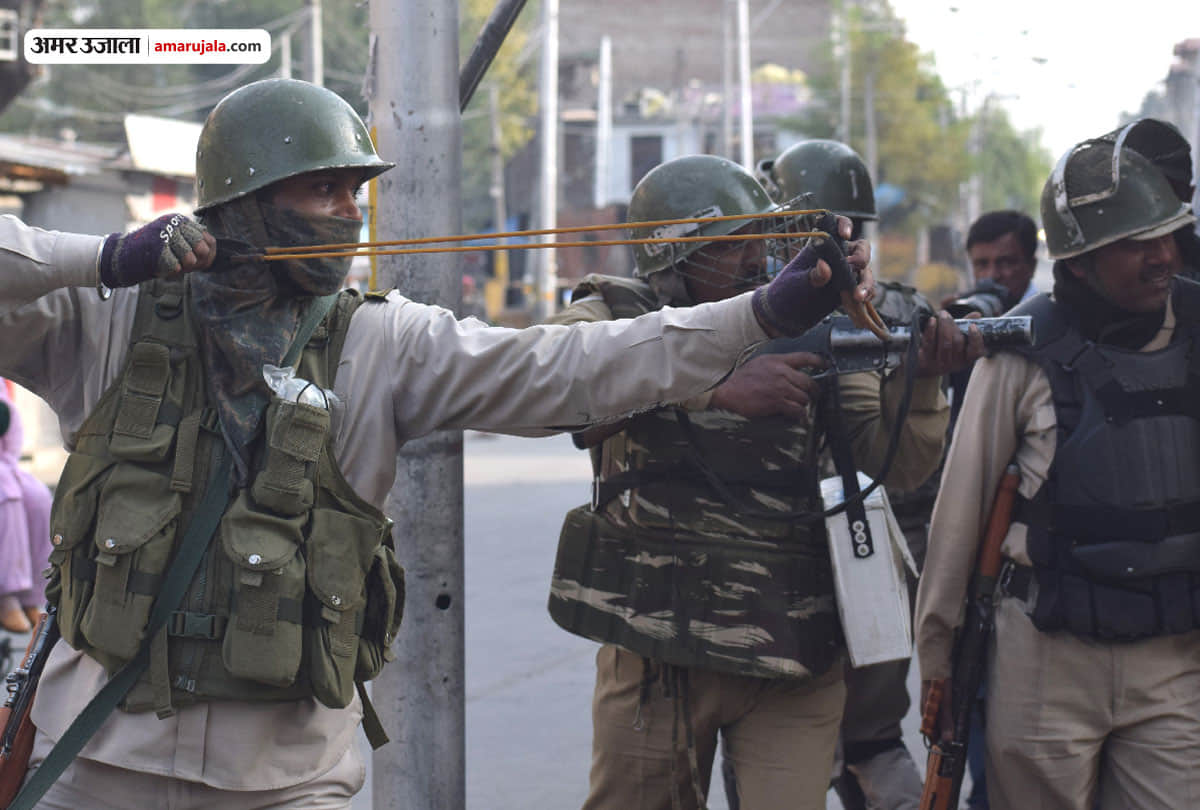 Separatist leaders call for Kashmir bandh on miltant manan wani death in srinagar on friday