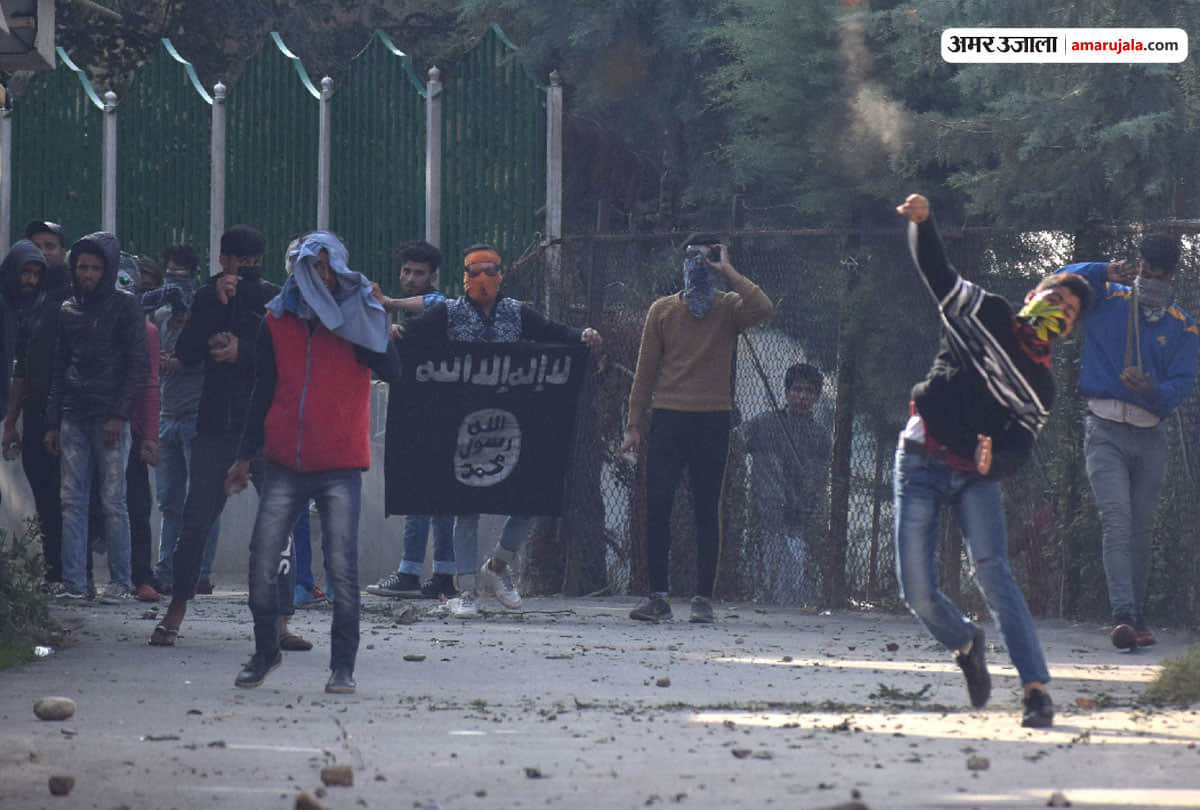 Separatist leaders call for Kashmir bandh on miltant manan wani death in srinagar on friday