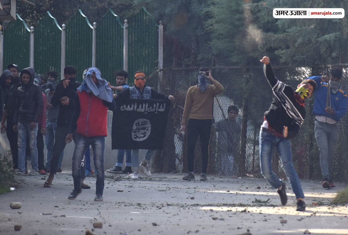 Separatist leaders call for Kashmir bandh on miltant manan wani death in srinagar on friday