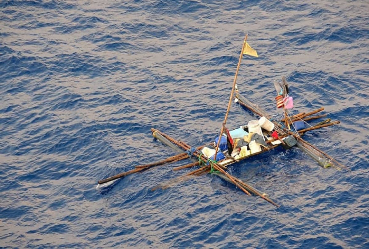 marlin fish did Boat puncture in the South China Sea, Five Filipino fishermen safe