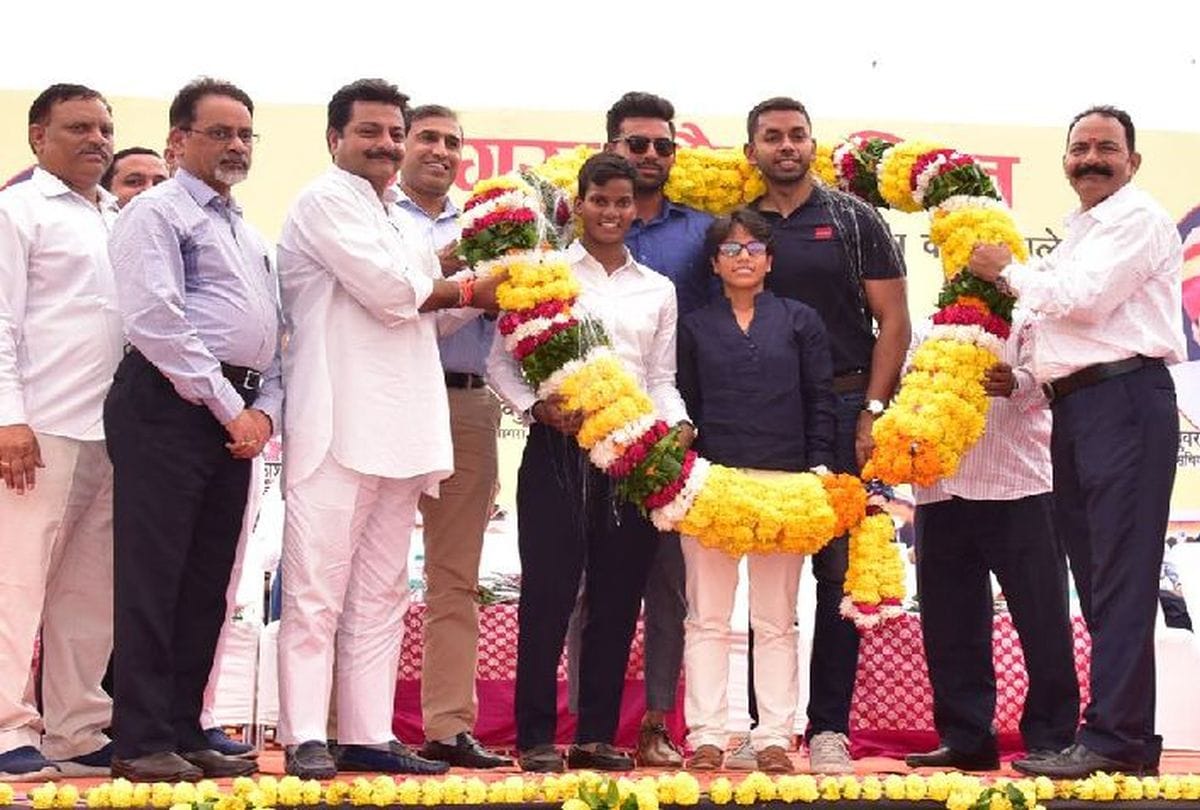 Historical honors of international players of Agra