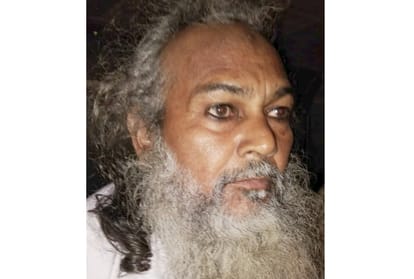 old man read namaz in front of annexy up