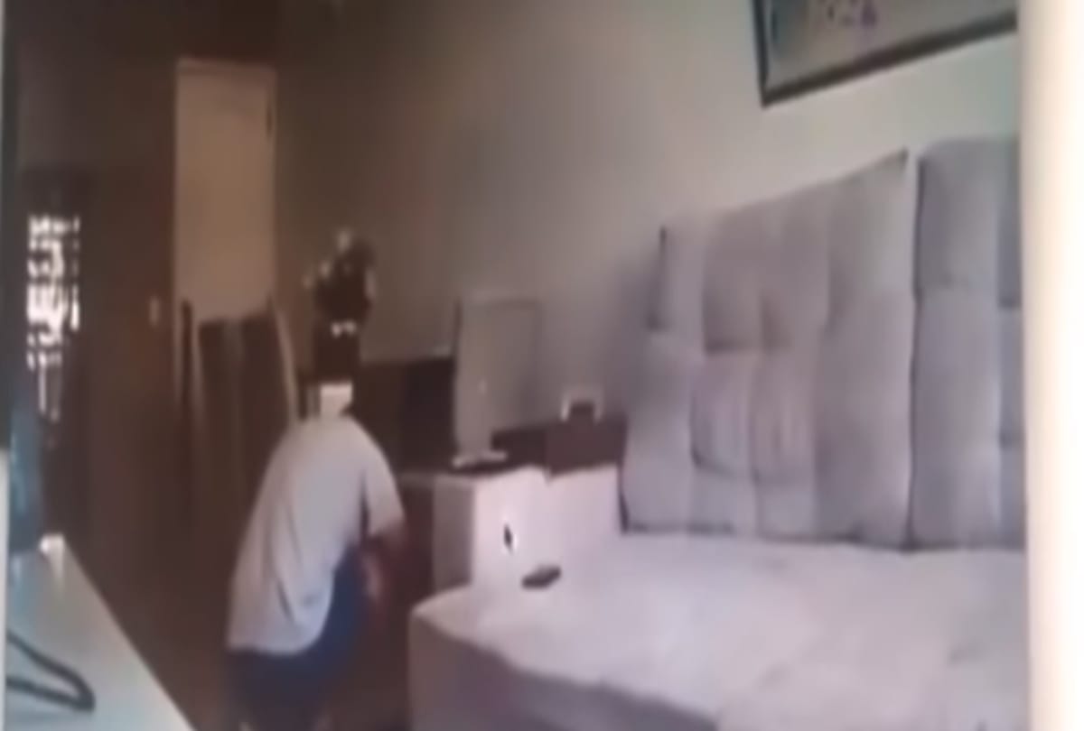 Girl brokes up with boyfriend after watching a horrable video