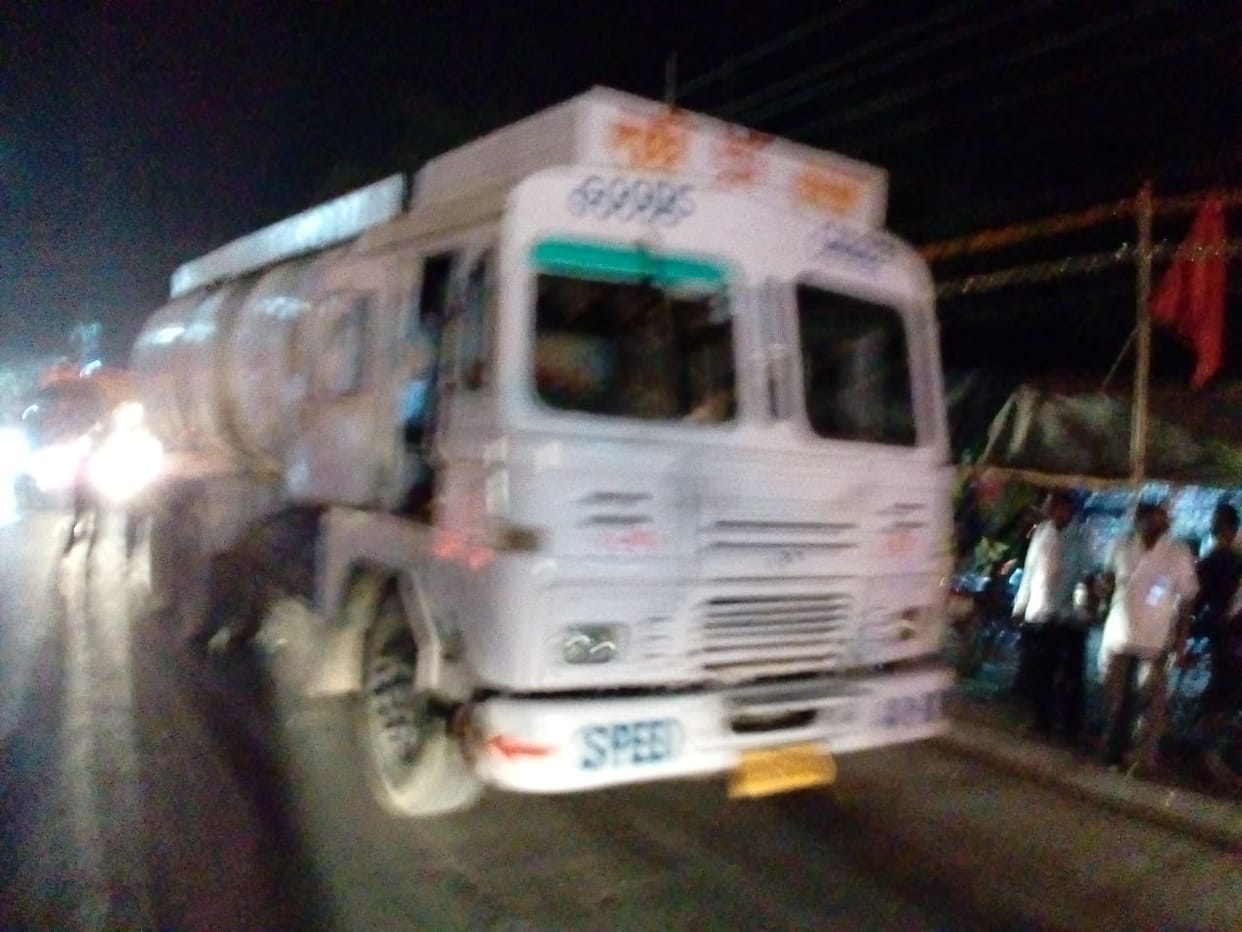biker fell down under tanker
